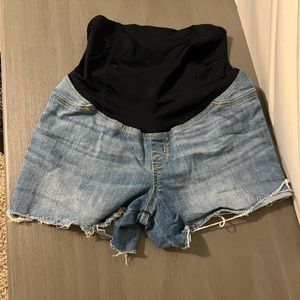 Isabel maternity shorts